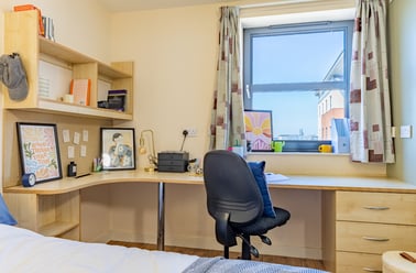 Lower Ground Floor En Suite, Europa, 190 Erskine Street, City Centre, Liverpool - Image 2